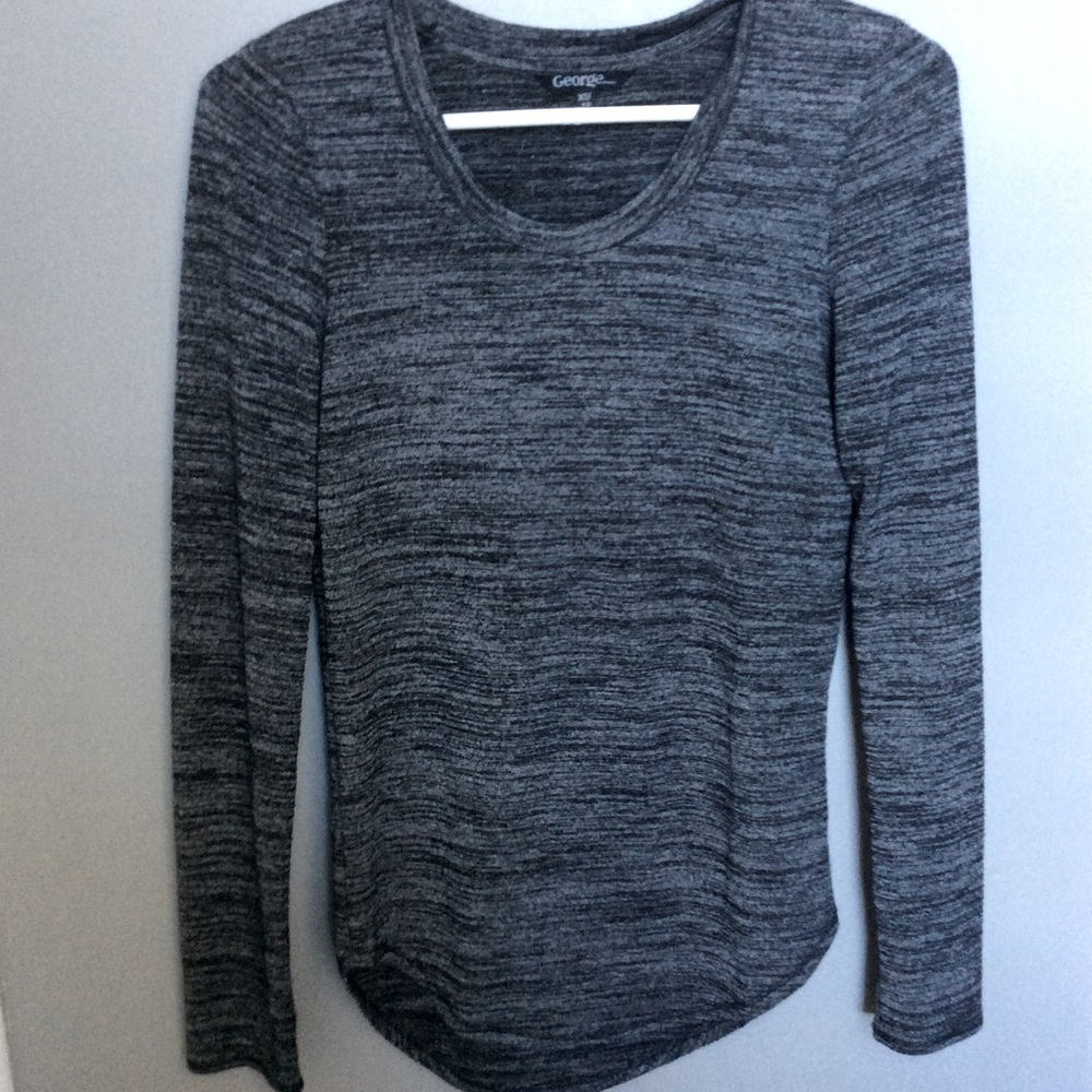 Black and white scoop neck long sleeve sweater